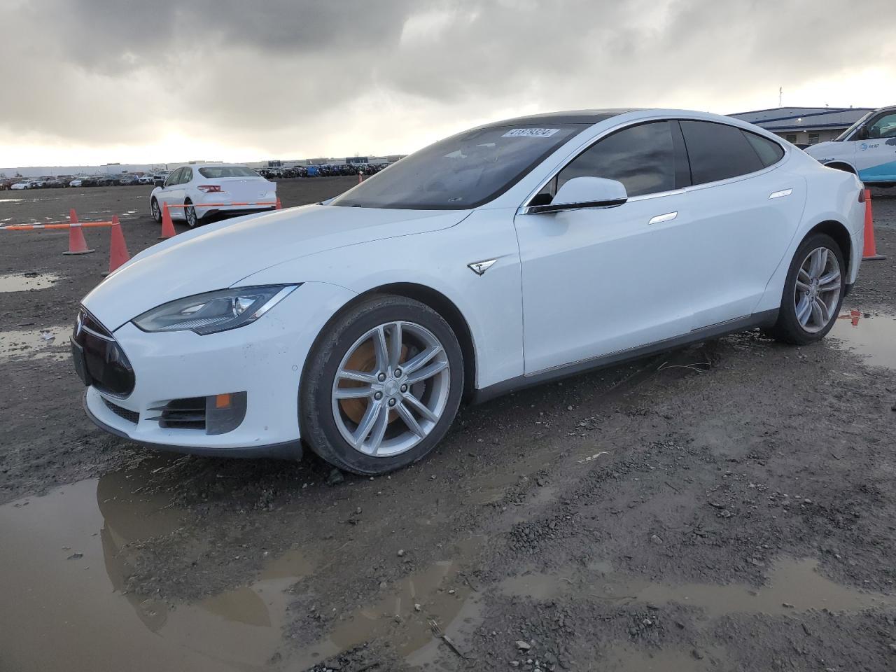 Tesla Model s (2015)