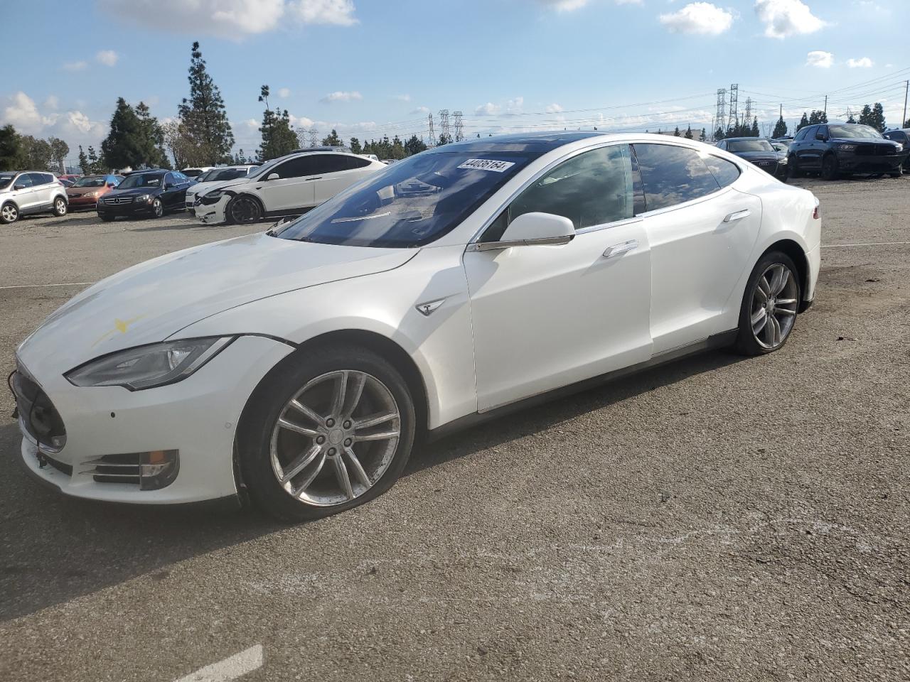 Tesla Model s (2015)