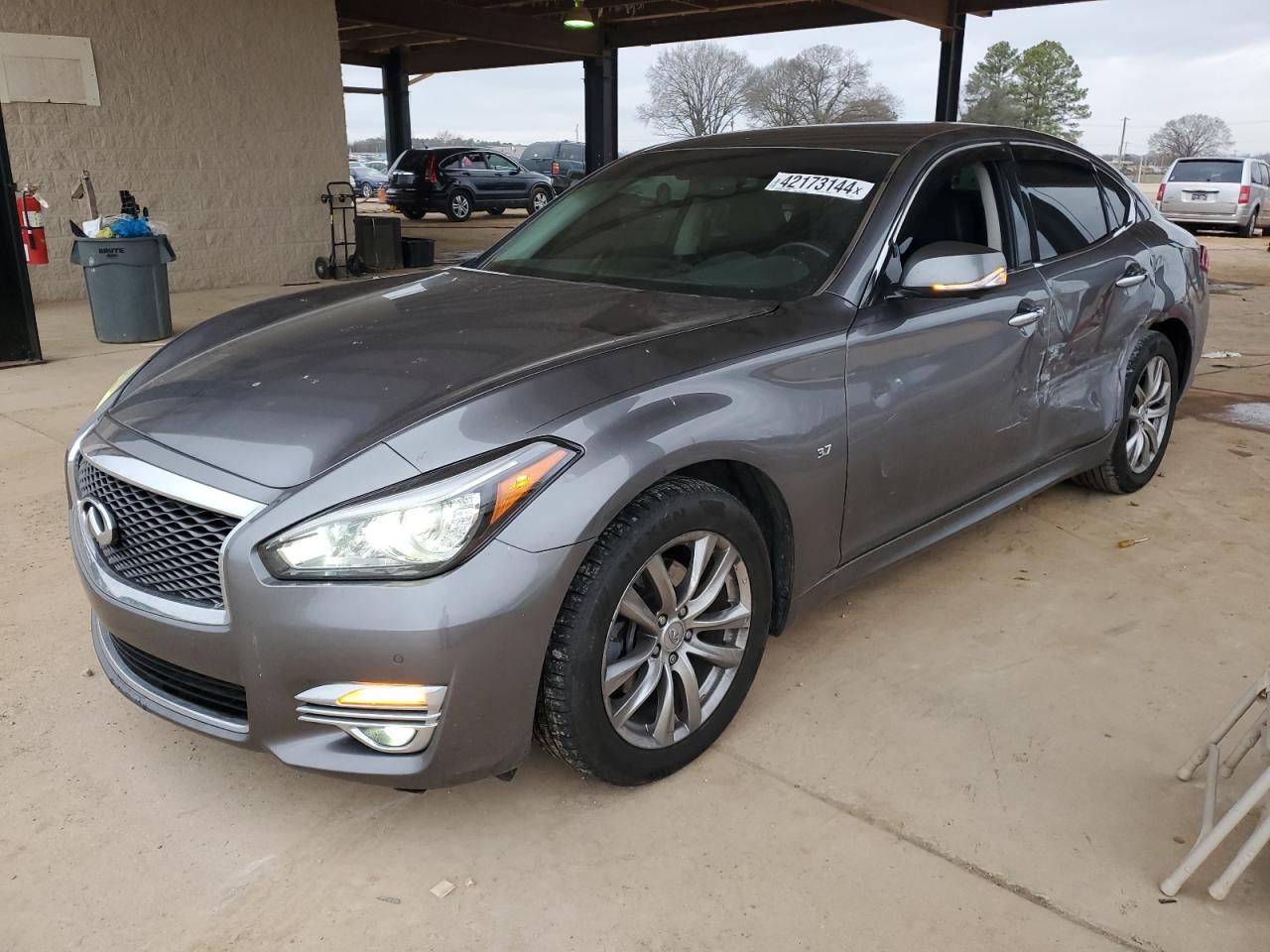 Infiniti Q70 (2015)