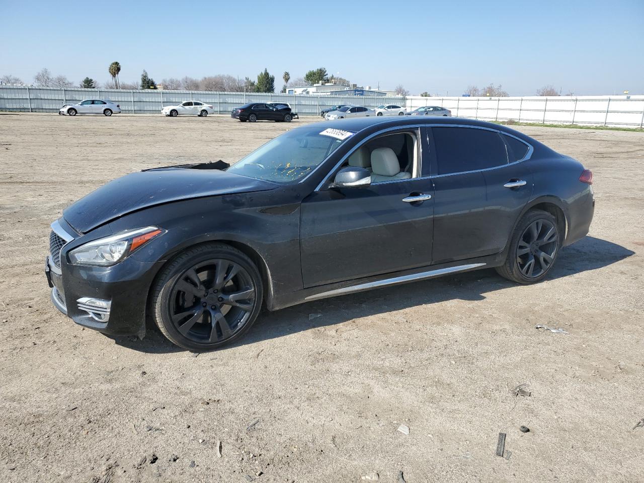 Infiniti Q70 (2015)