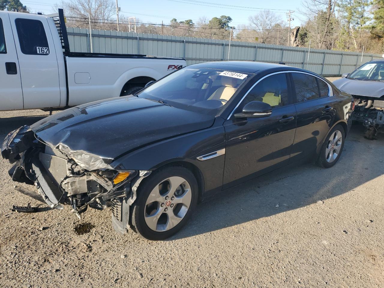 Jaguar Xe (2017)