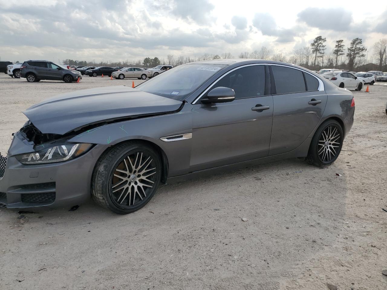 Jaguar Xe (2017)