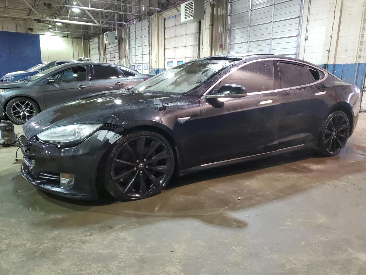 Tesla Model s (2015)
