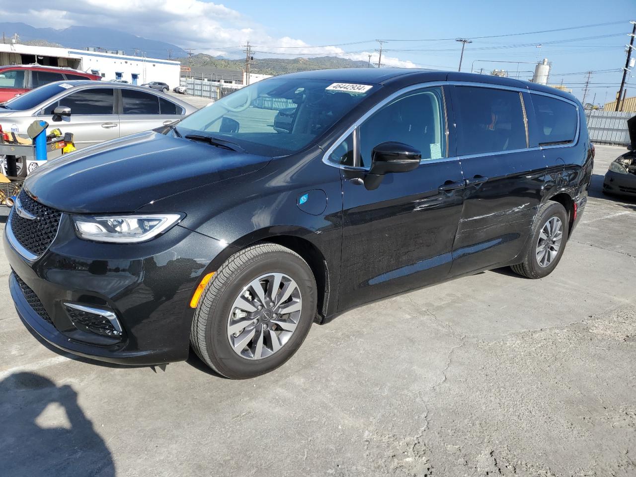 Chrysler Pacifica (2023)