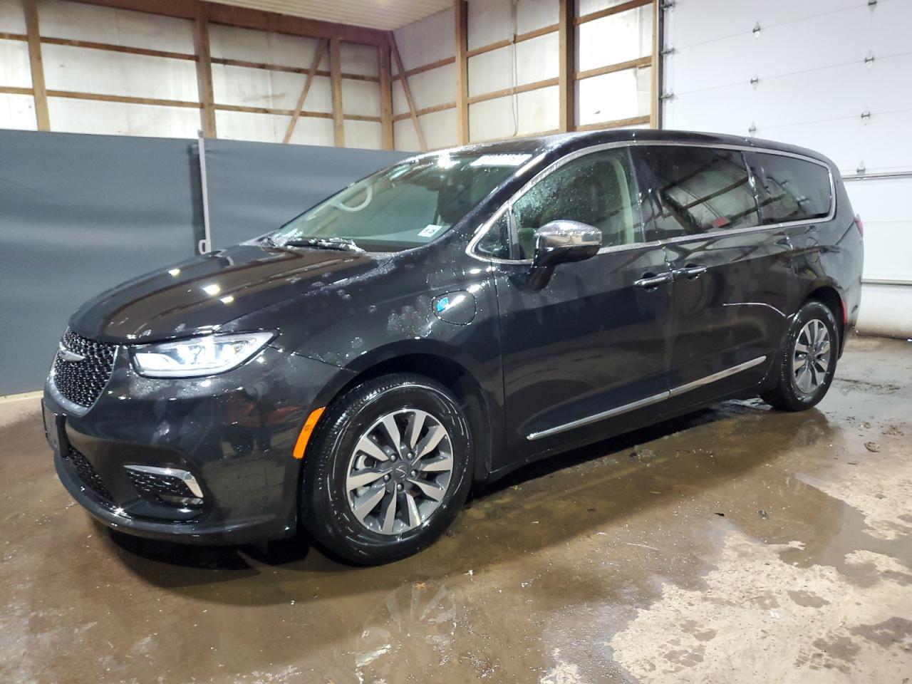 Chrysler Pacifica (2023)