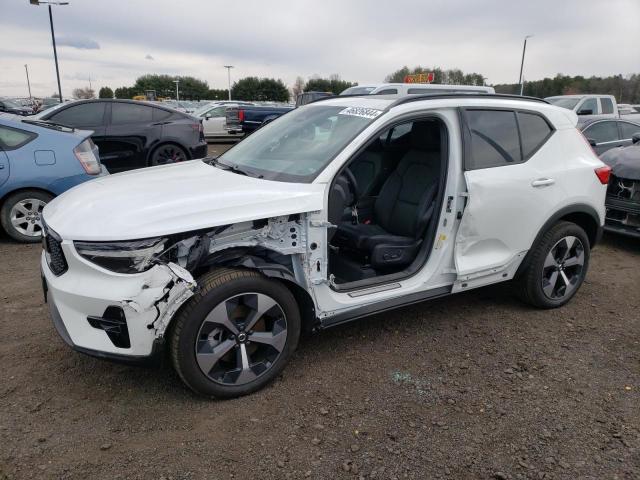 Volvo Xc40 plus (2024)