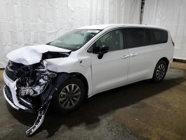 Chrysler Pacifica (2024)