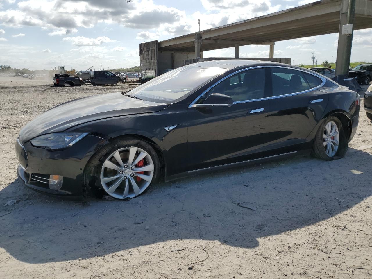 Tesla Model s (2015)