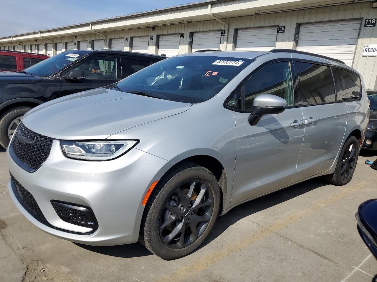 Chrysler Pacifica (2023)