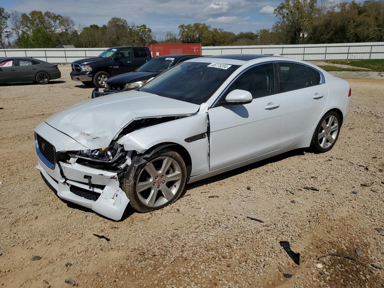 Jaguar Xe (2017)