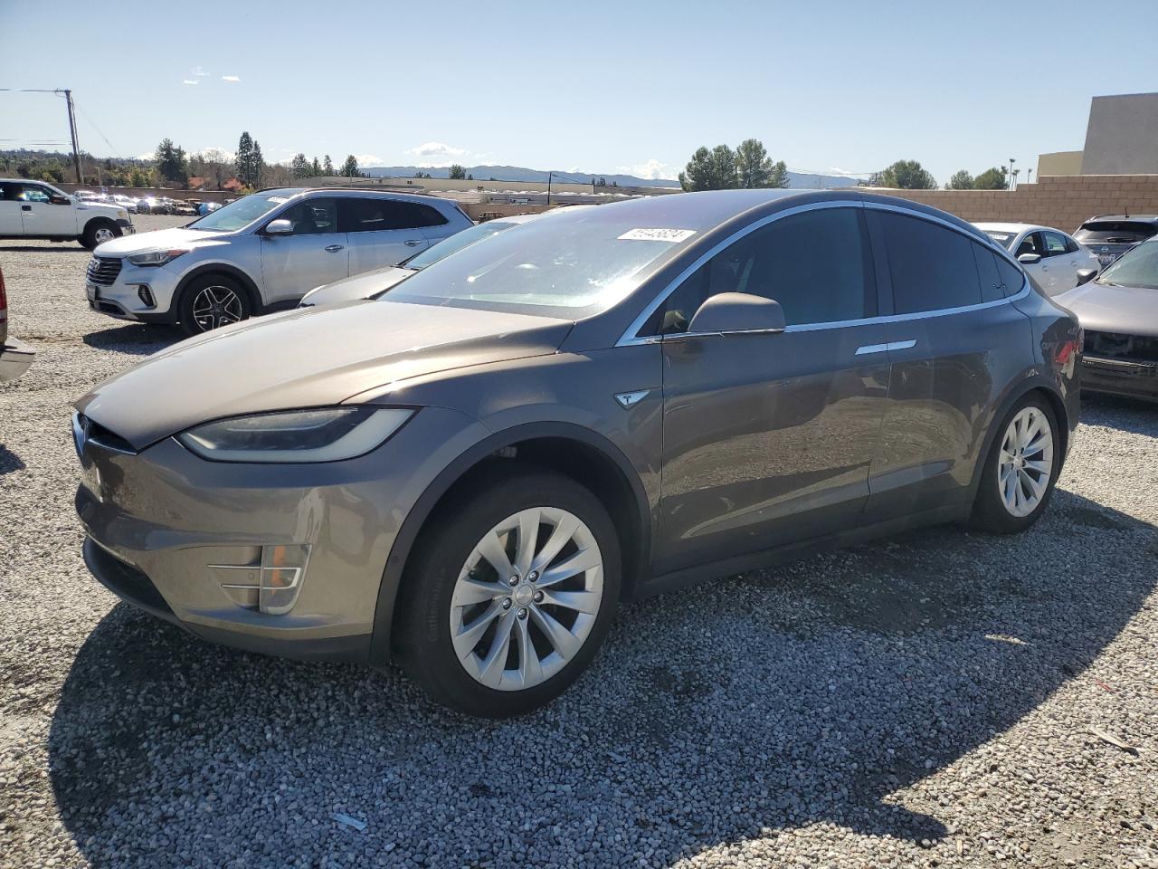 Tesla Model x (2016)