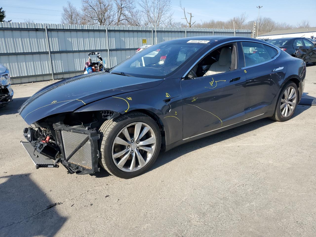 Tesla Model s (2015)