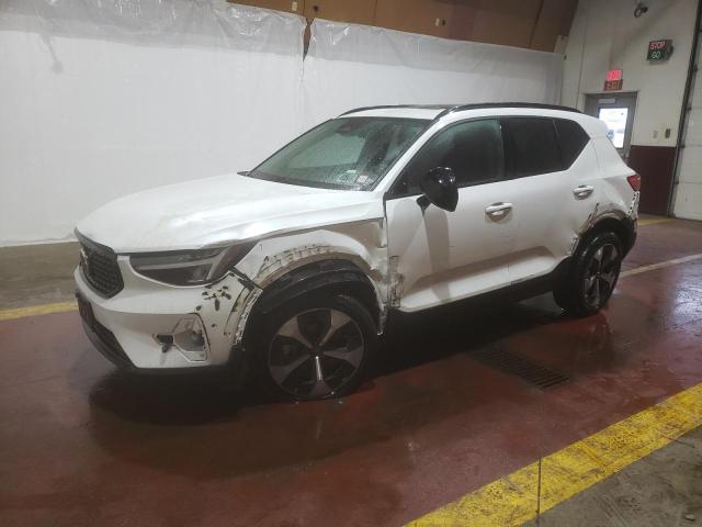 Volvo Xc40 plus (2024)