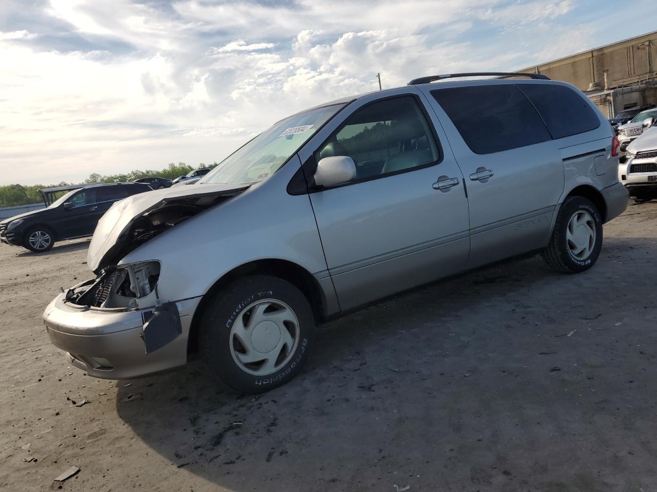 Toyota Sienna (2003)
