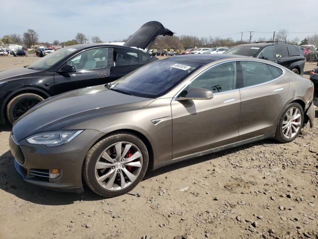 Tesla Model s (2015)