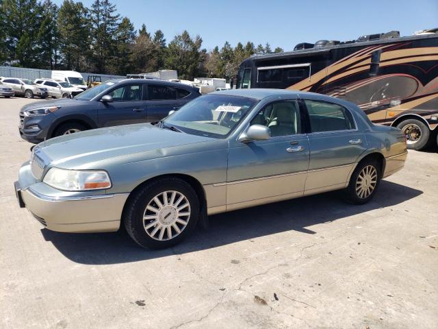 Lincoln Towncar (2005)
