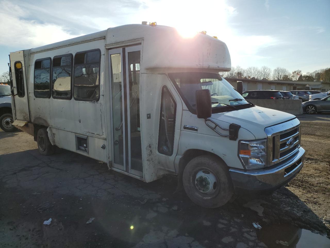 Ford Econoline (2014)