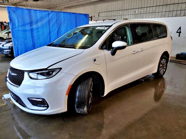 Chrysler Pacifica (2023)