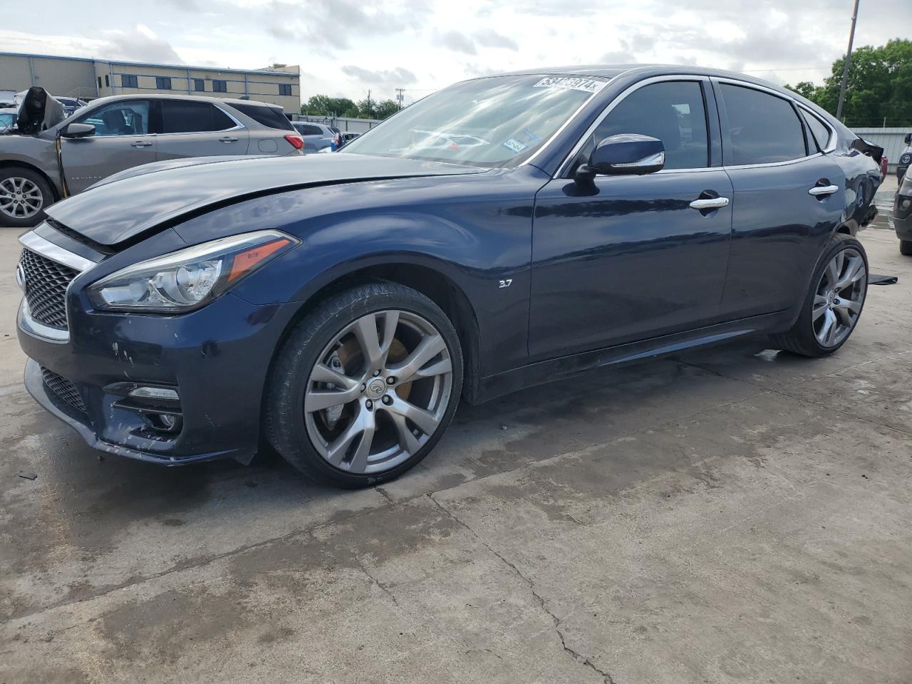 Infiniti Q70 (2015)