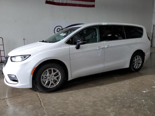 Chrysler Pacifica (2024)