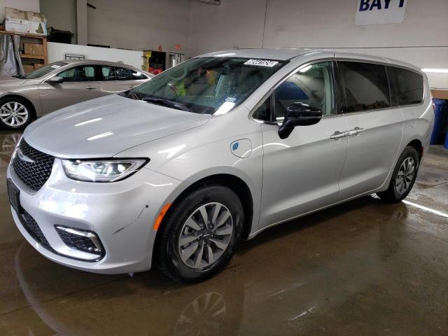 Chrysler Pacifica (2024)