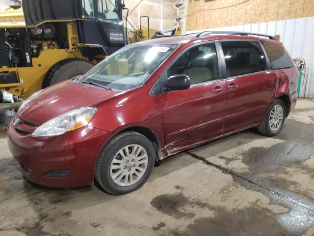 Toyota Sienna le (2010)