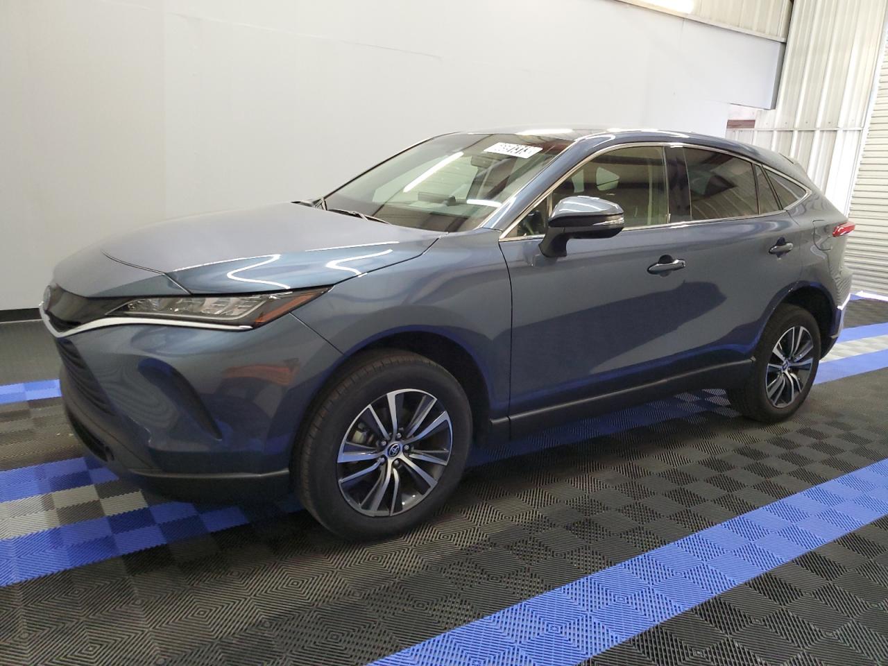 Toyota Venza le (2022)