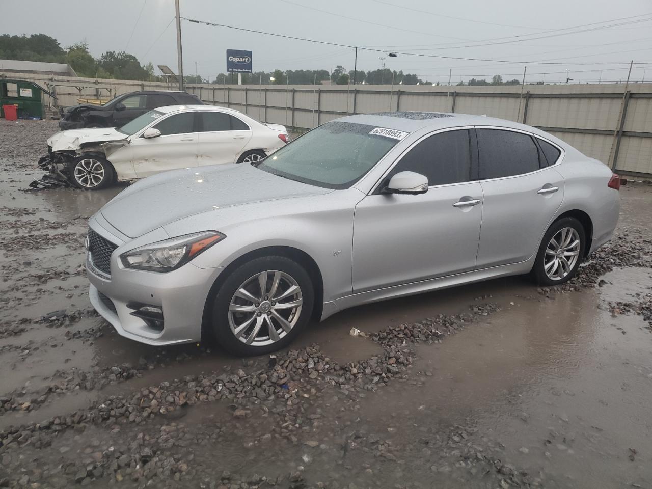 Infiniti Q70 (2015)
