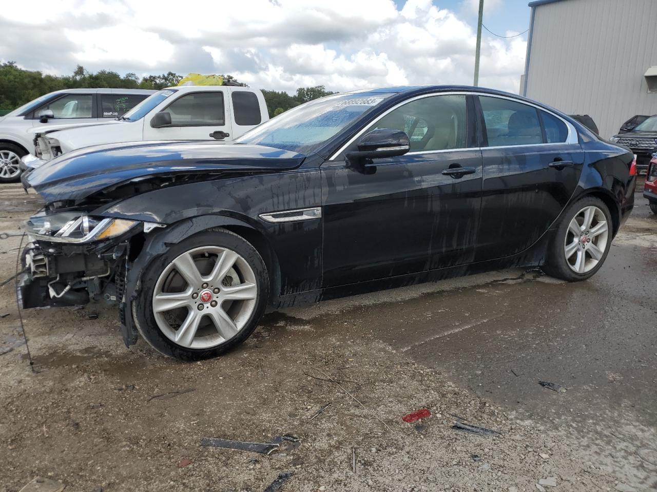 Jaguar Xe (2017)