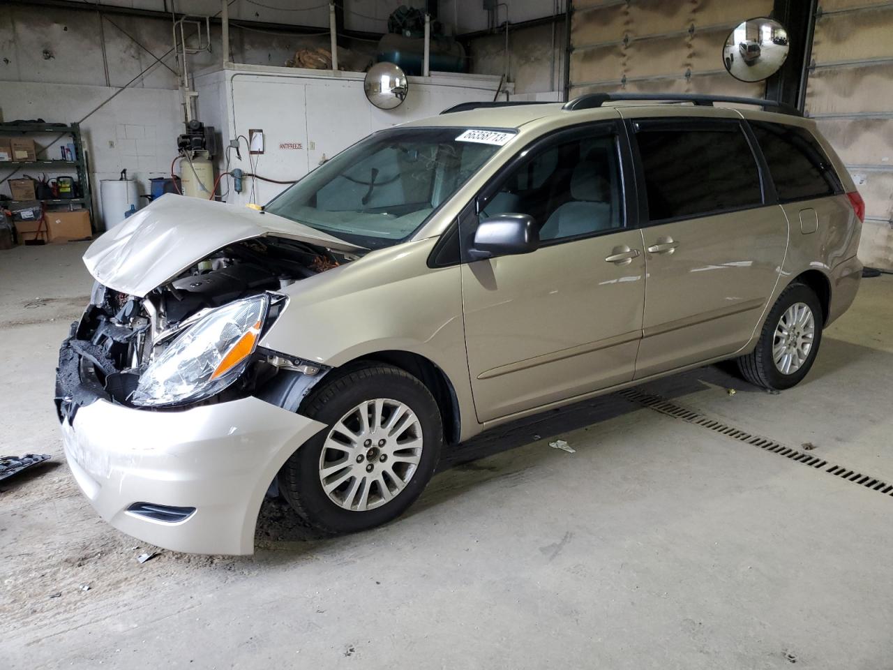 Toyota Sienna le (2010)