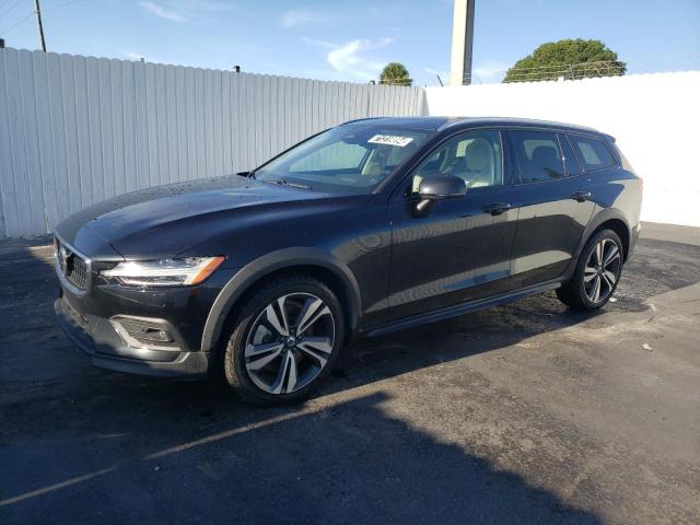 Volvo V60 cross (2024)