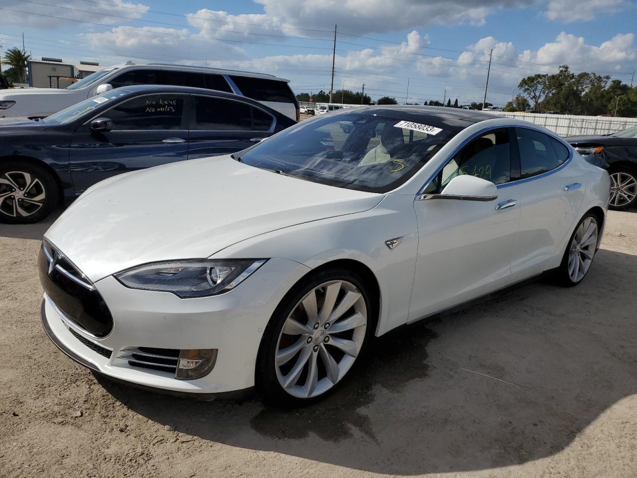 Tesla Model s (2015)