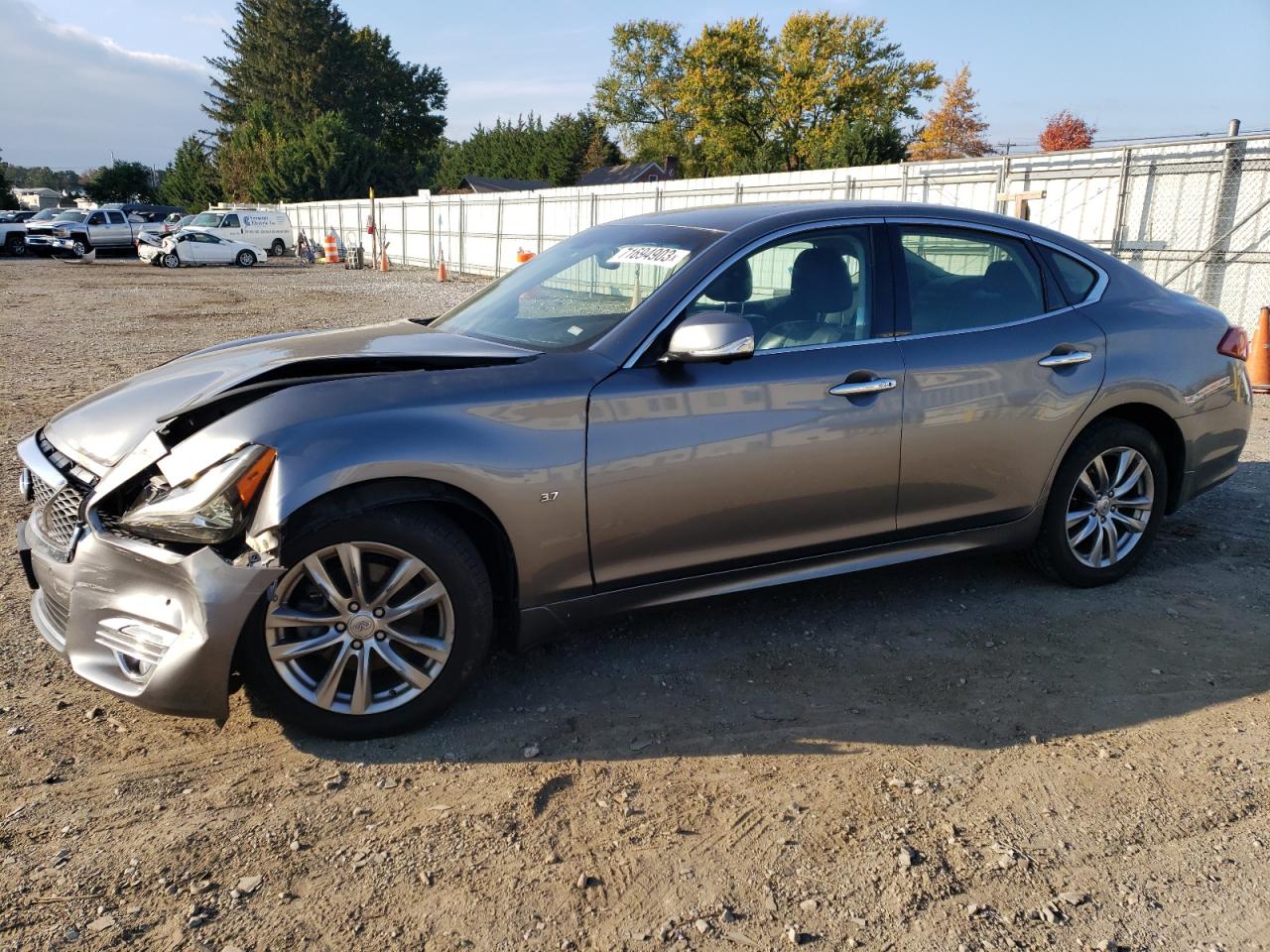 Infiniti Q70 (2015)