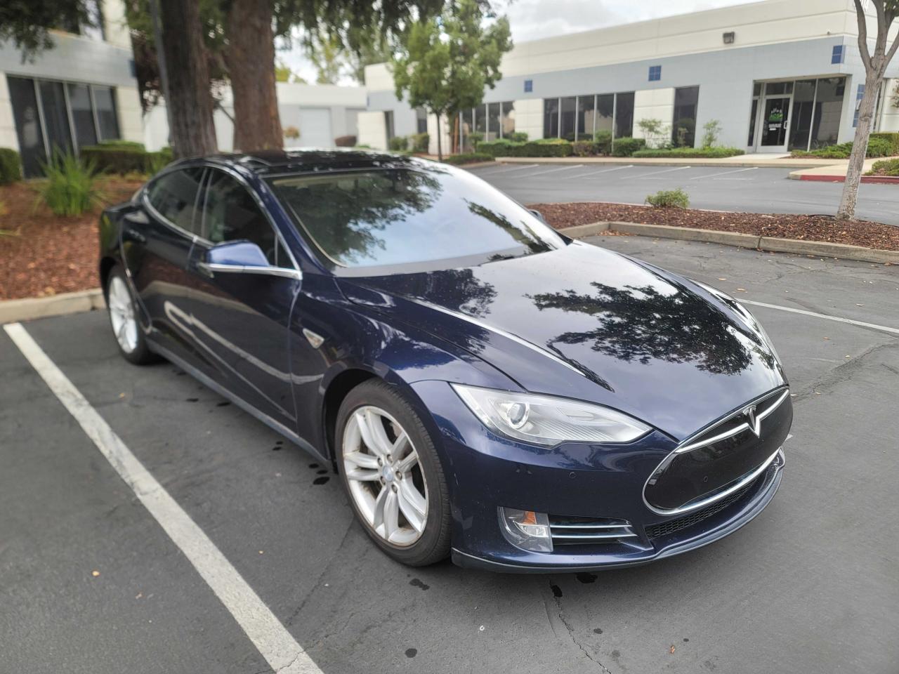 Tesla Model s (2013)