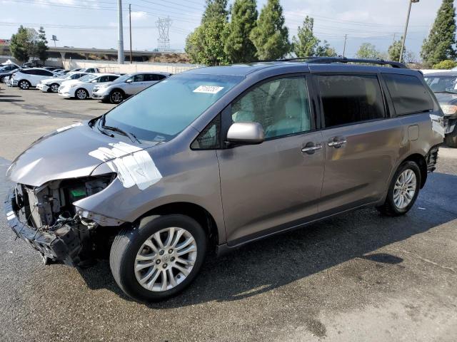 Toyota Sienna (2015)