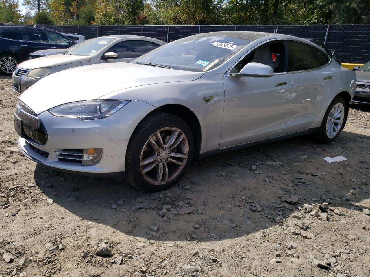 Tesla Model s (2015)
