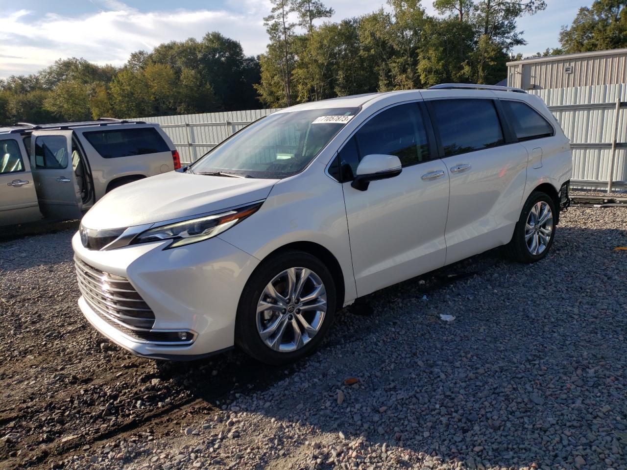 Toyota Sienna lim (2022)