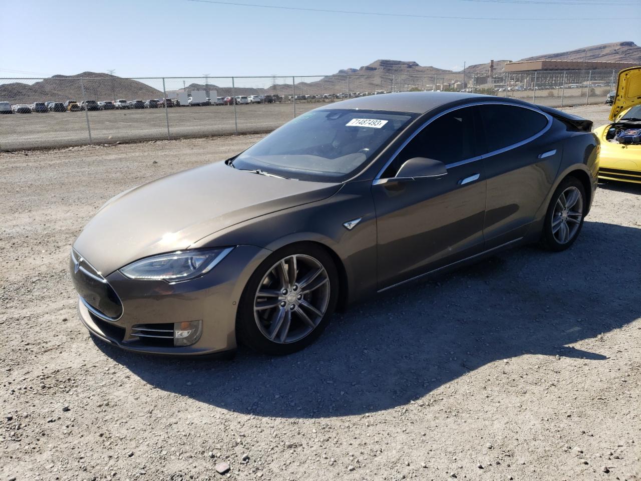 Tesla Model s (2015)