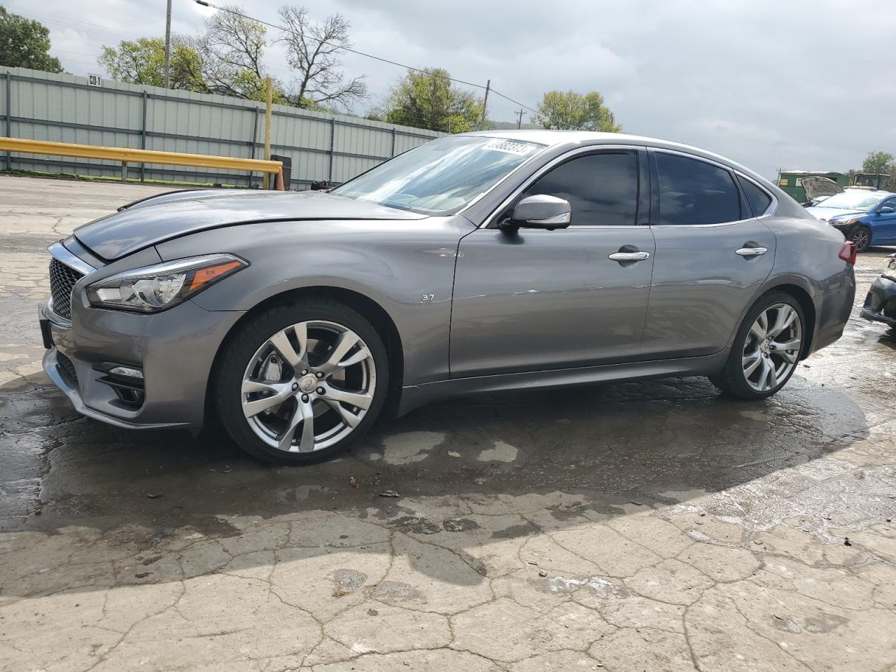 Infiniti Q70 (2015)