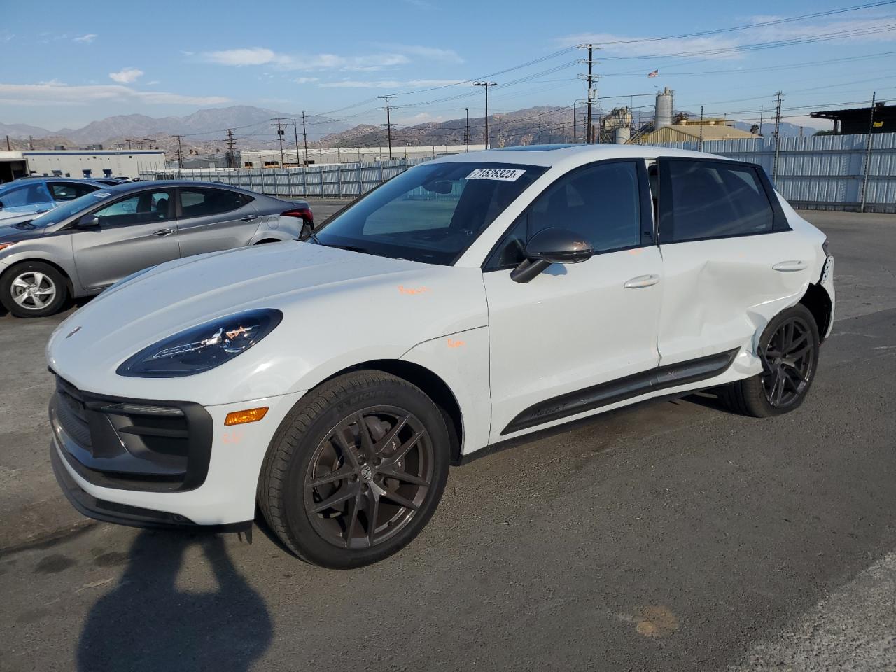 Porsche Macan base (2023)