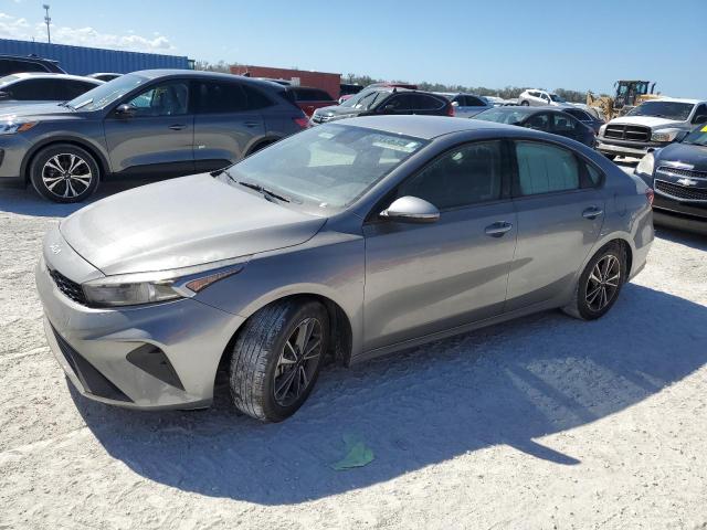 Kia Forte fe (2022)