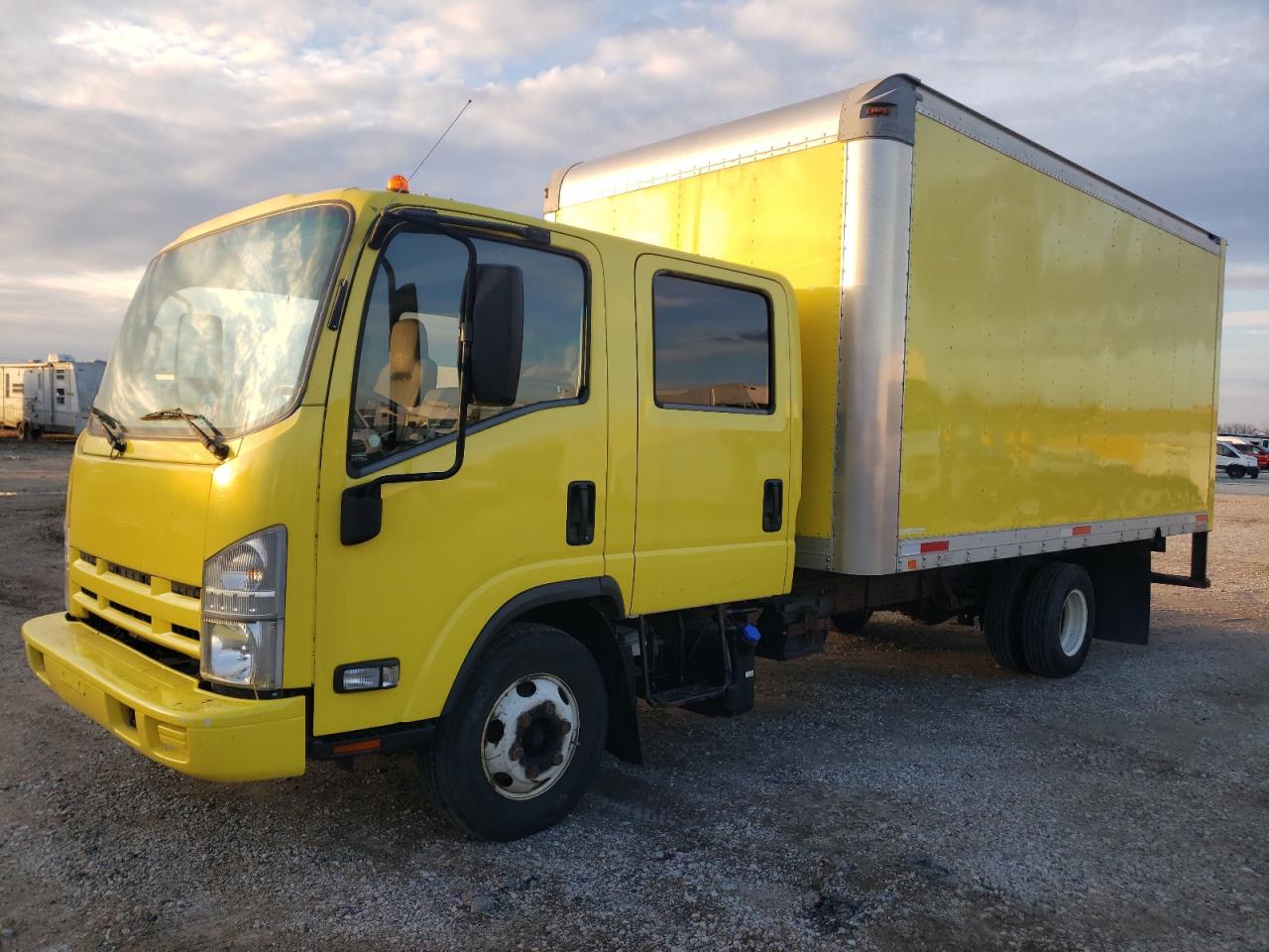 Isuzu Npr (2011)
