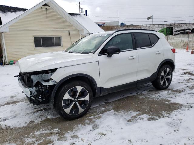 Volvo Xc40 plus (2023)