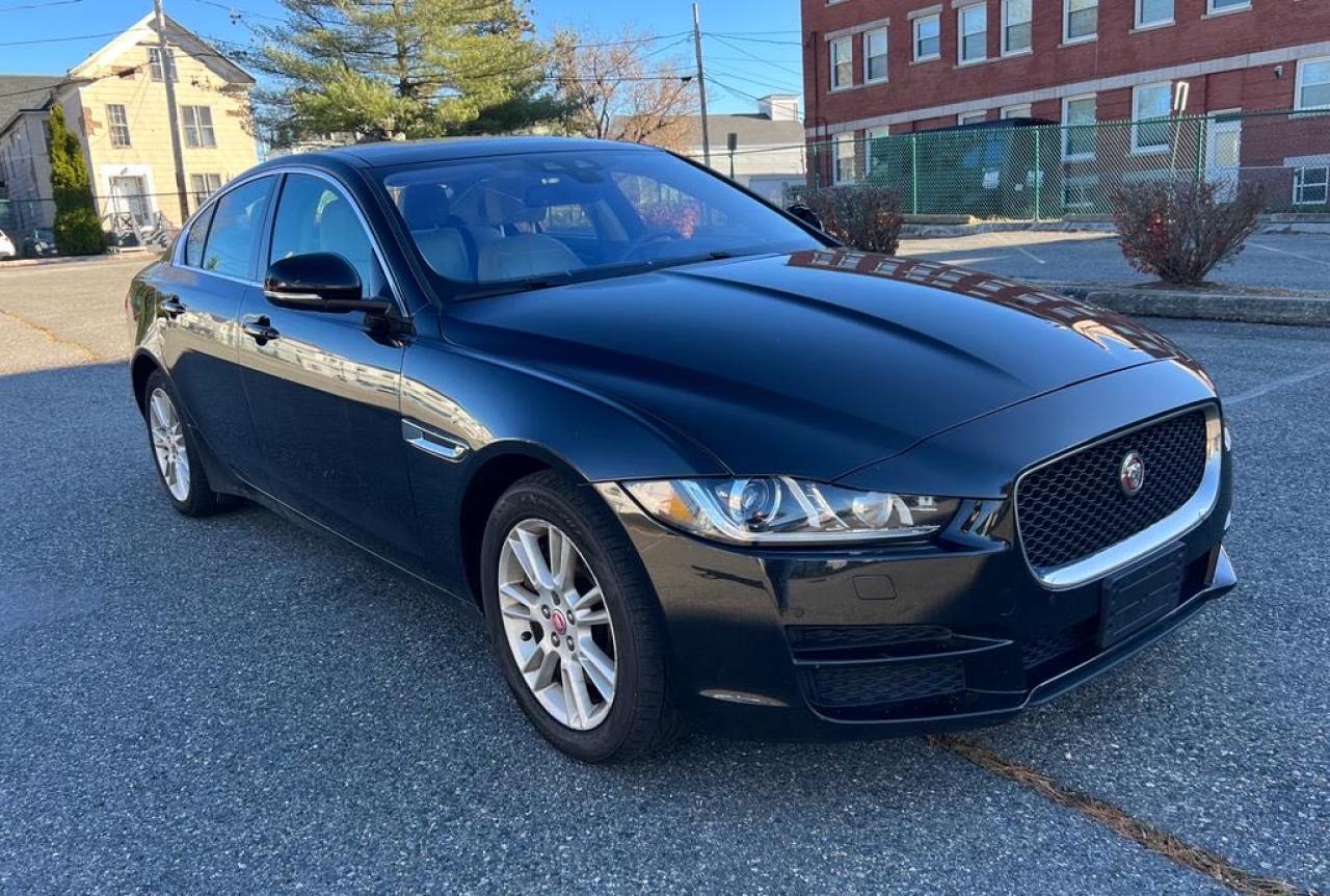 Jaguar Xe (2017)