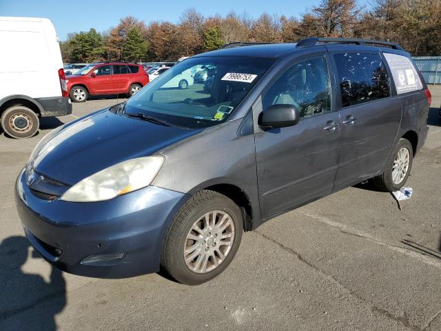 Toyota Sienna le (2010)