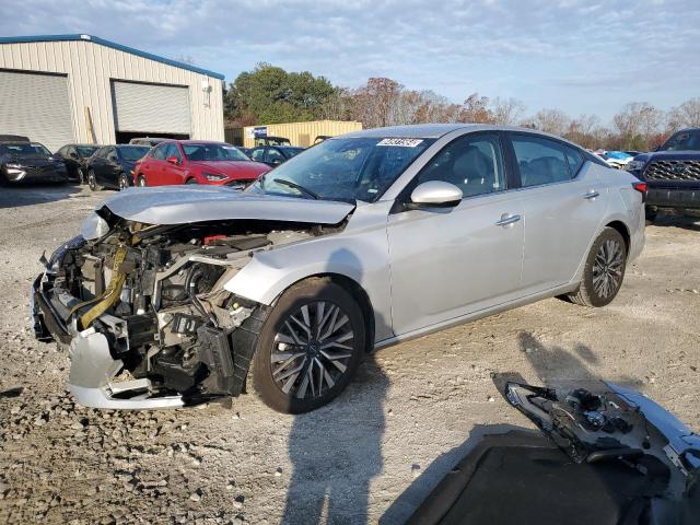 Nissan Altima sv (2023)