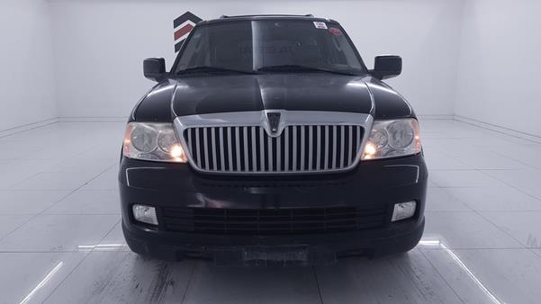 Lincoln Navigator (2005)