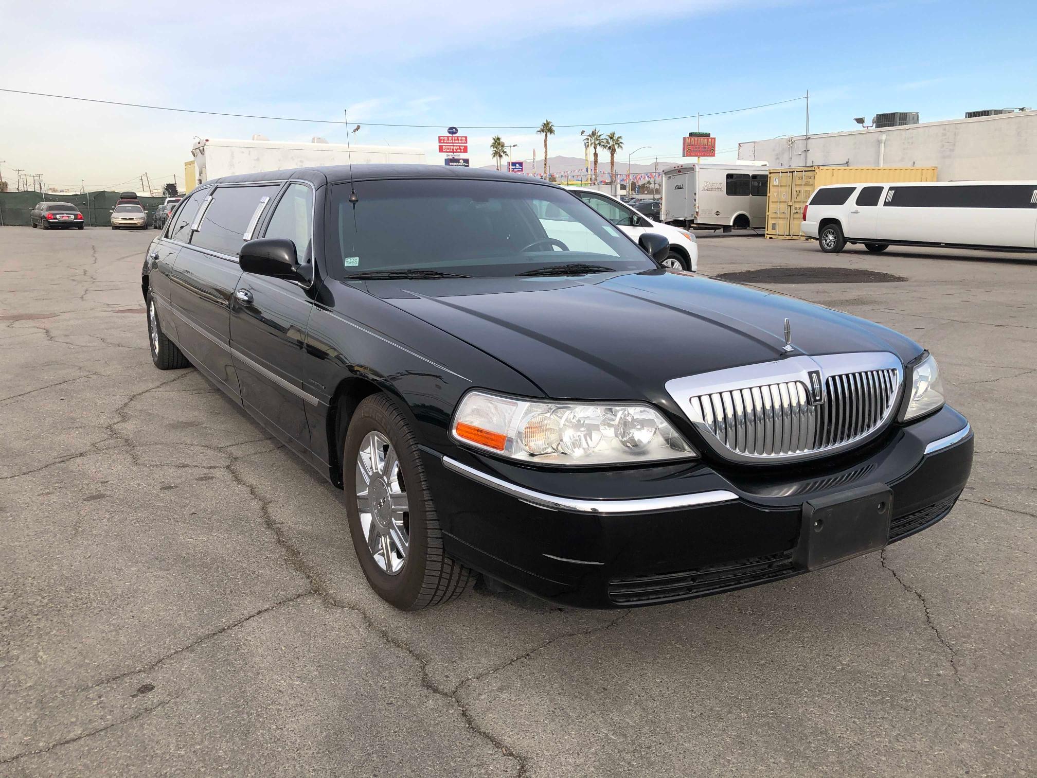 Lincoln Town car e (2010)