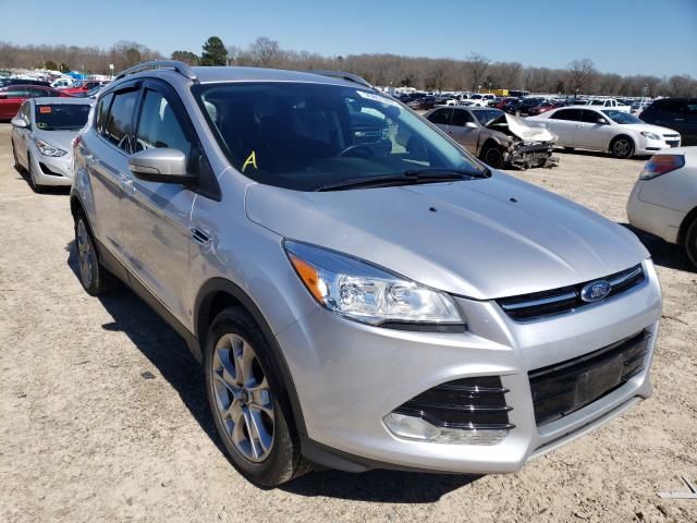 Ford Escape tit (2015)