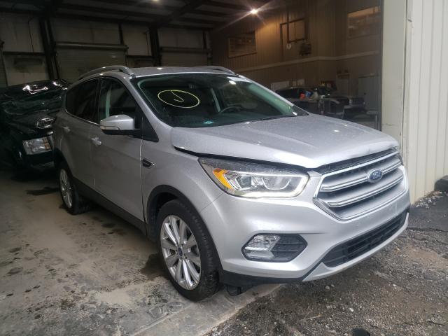 Ford Escape tit (2017)